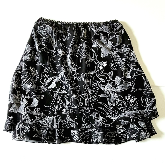 Mini Skirt ♥️ - Picture 3 of 6